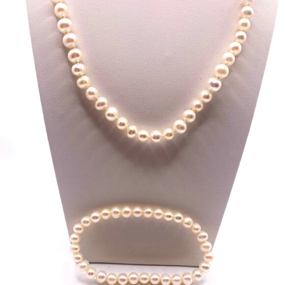 Vintage Pearl Necklace & Bracelet Set with Sterling Silver Clasp - Picture 2 of 6